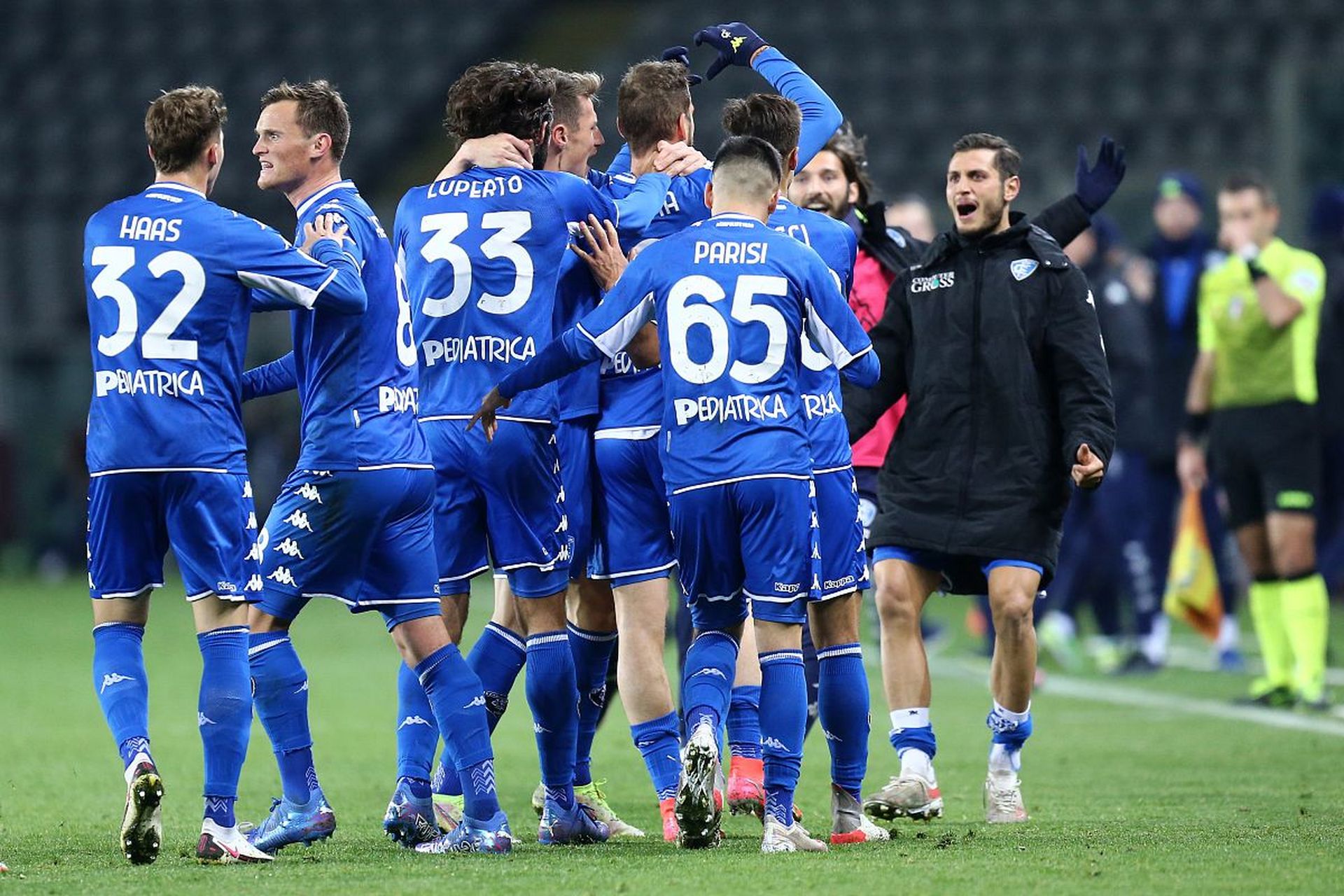 亚洲球员对 亚洲球员对